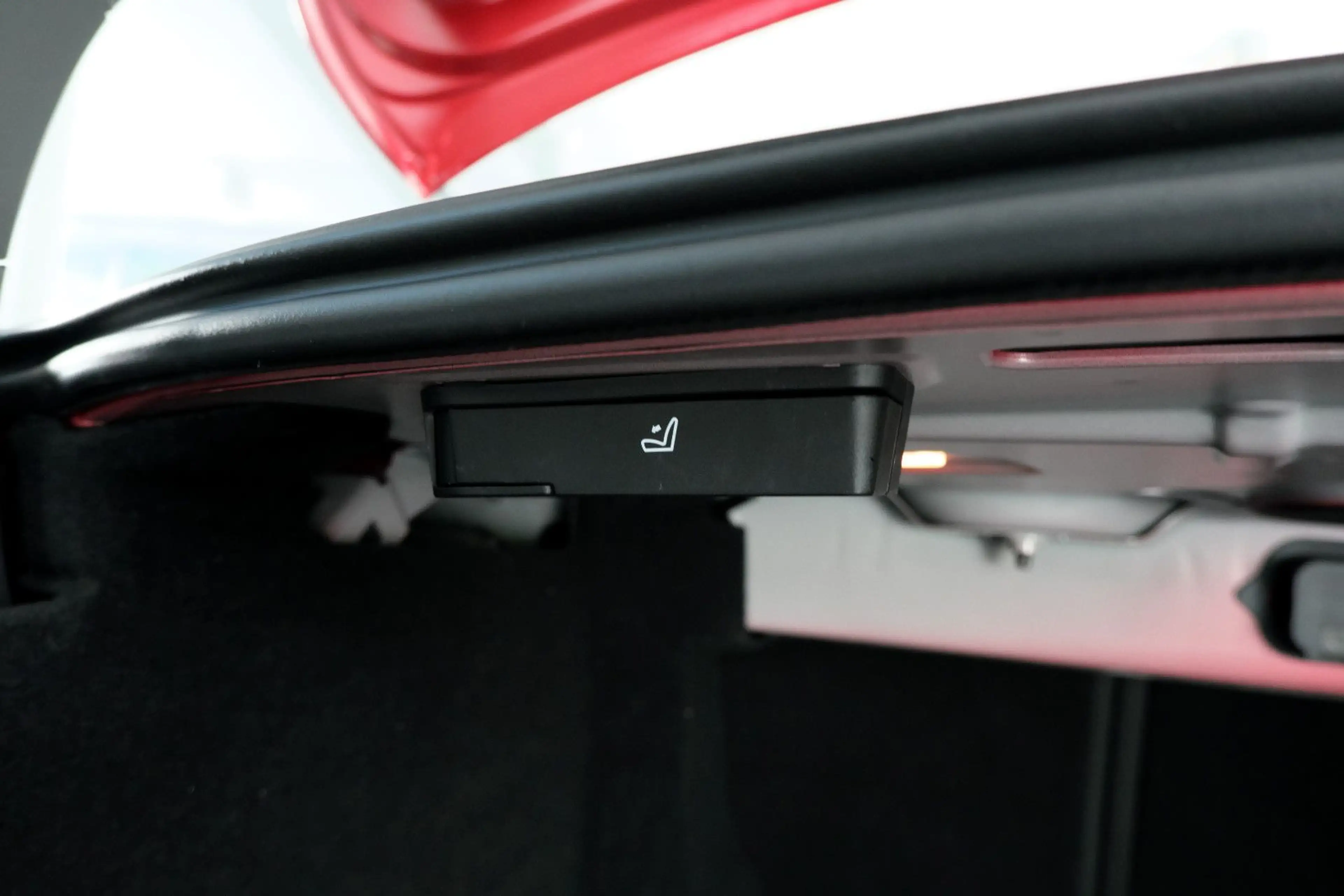 Alfa Romeo Giulia Quadrifoglio Rosso Competizione 1. Hand — photo 24