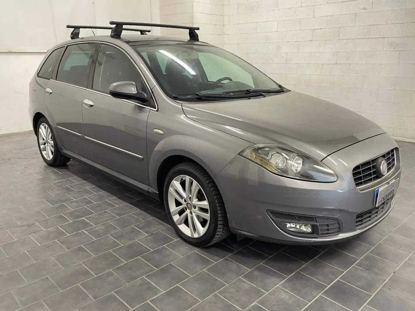 Fiat Croma 1.9 Multijet 16V Emotion-GANCIOTRAINO-UNIPRO Gris - 1