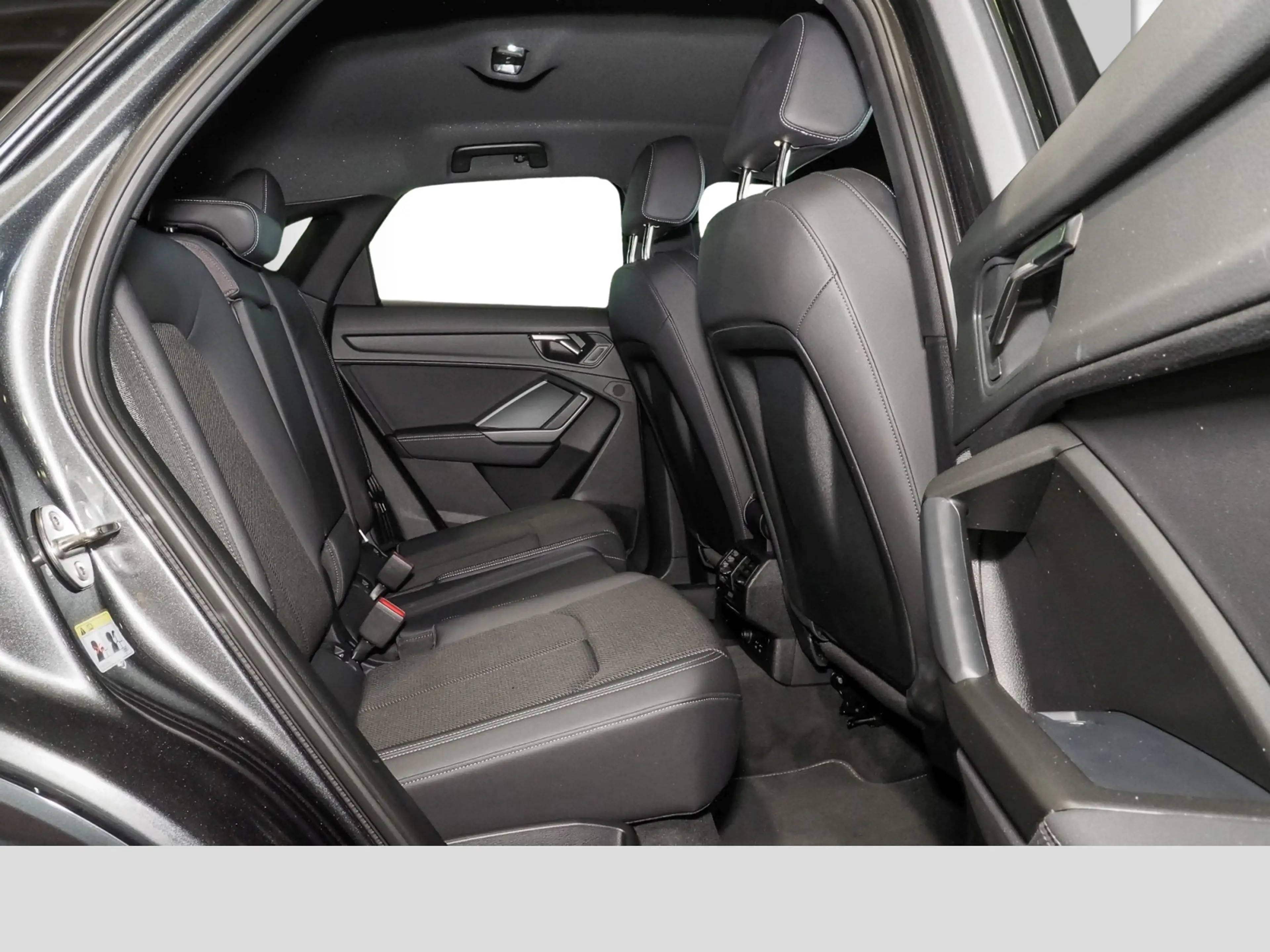 Audi Q3 S LINE 2.0 35 TDI — photo 9