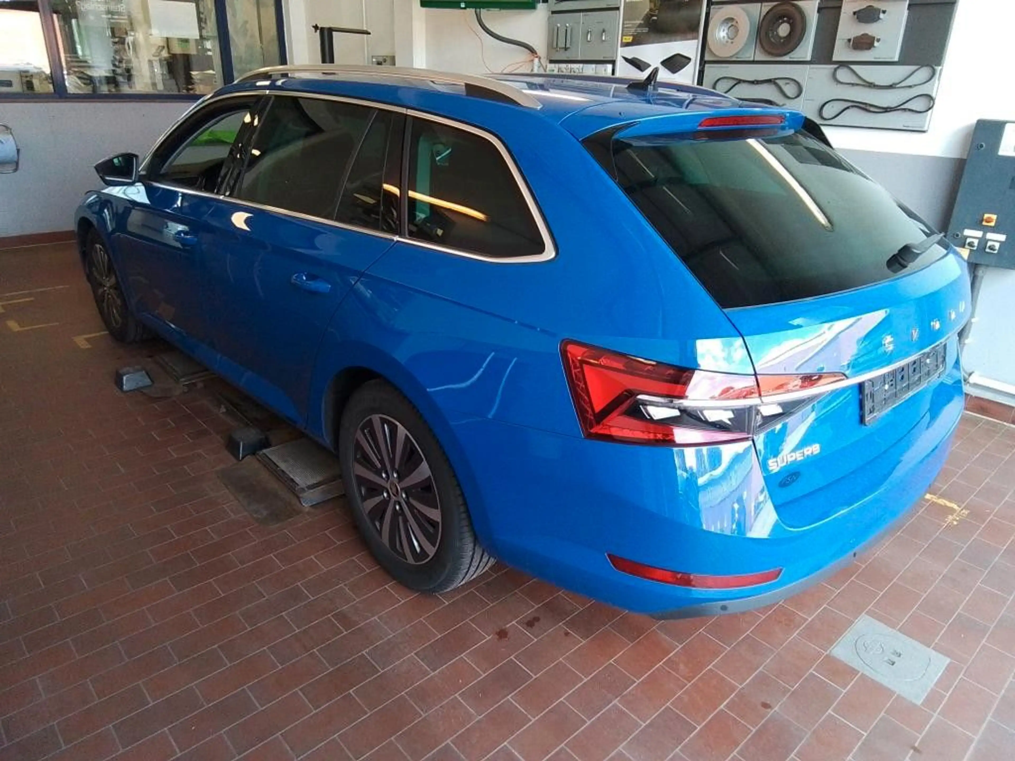 Skoda Superb Combi Style 2.0 TDI DSG LED/NAVI/KESSY — photo 2