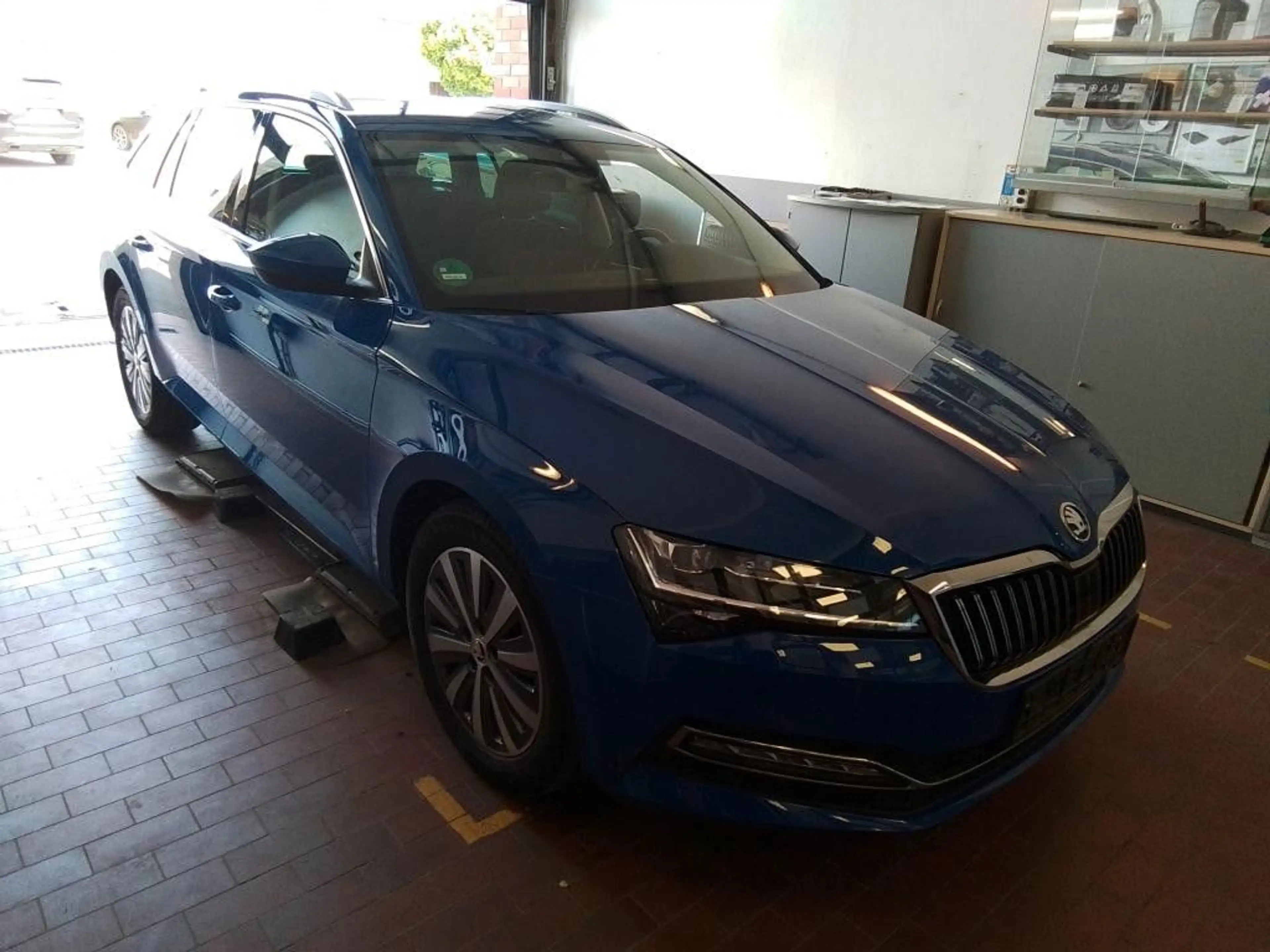 Skoda Superb Combi Style 2.0 TDI DSG LED/NAVI/KESSY — photo 4