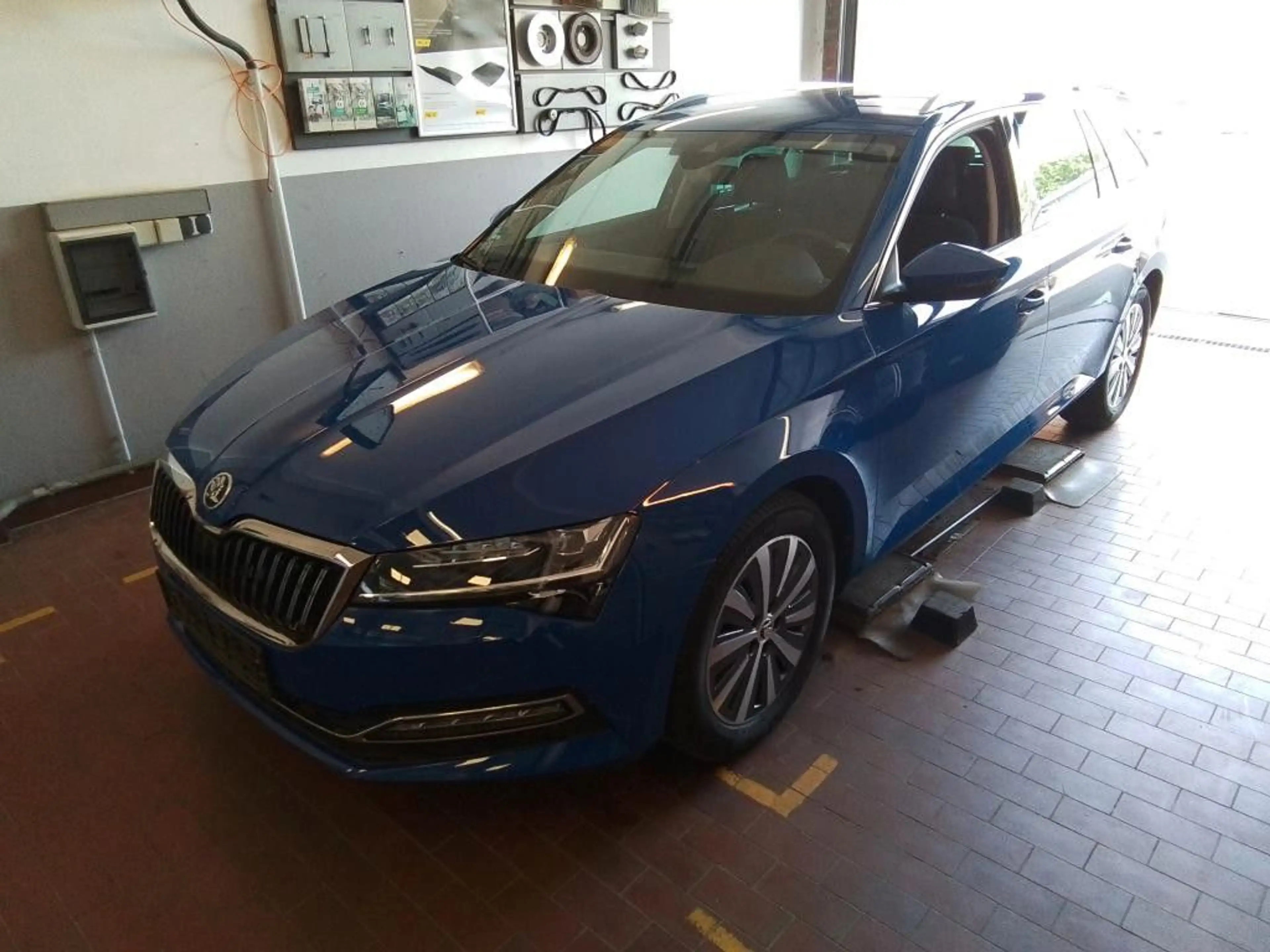 Skoda Superb Combi Style 2.0 TDI DSG LED/NAVI/KESSY