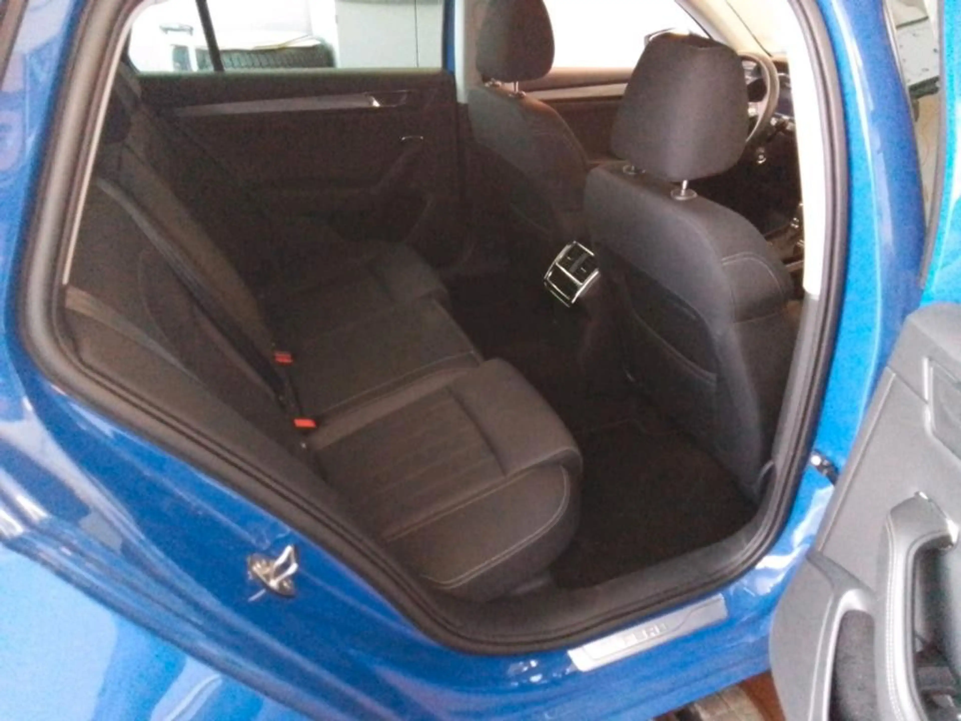 Skoda Superb Combi Style 2.0 TDI DSG LED/NAVI/KESSY — photo 9