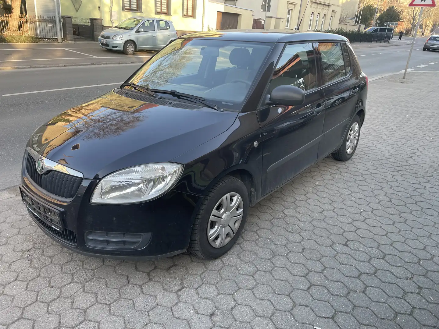 Skoda Fabia 1.2 HTP Classic, HU neu Schwarz - 1