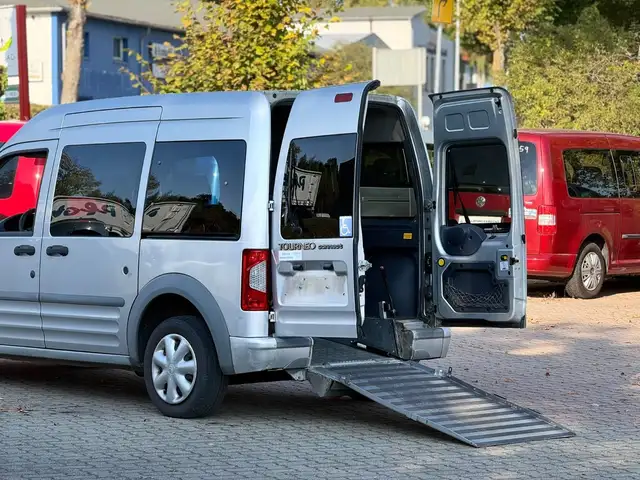 Ford Tourneo Connect Behindertengerecht-Rampe