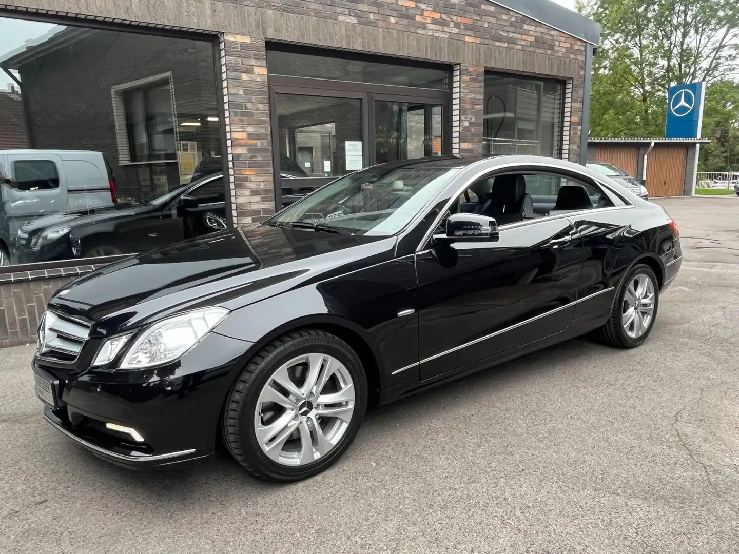Mercedes-Benz E 350 Coupe Avantgarde/BIXenon/Comand/Leder/TOP Schwarz - 2