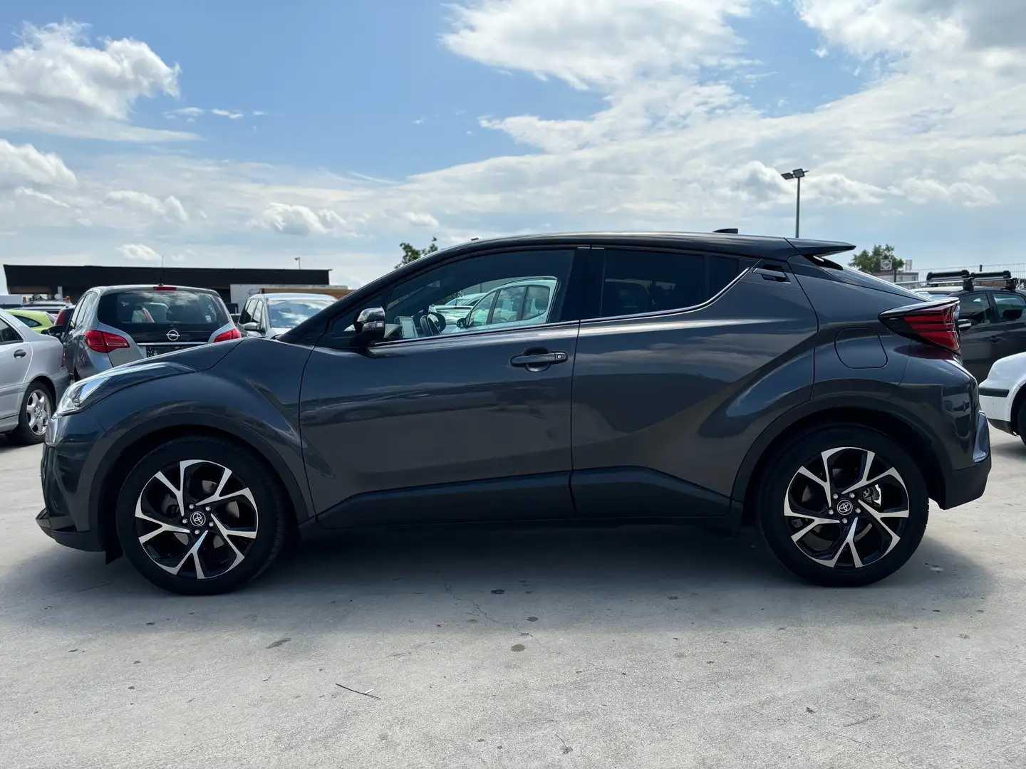 Toyota C-HR *WENIG KM* PICKERL 01/26* 1,8 Hybrid Grau - 2