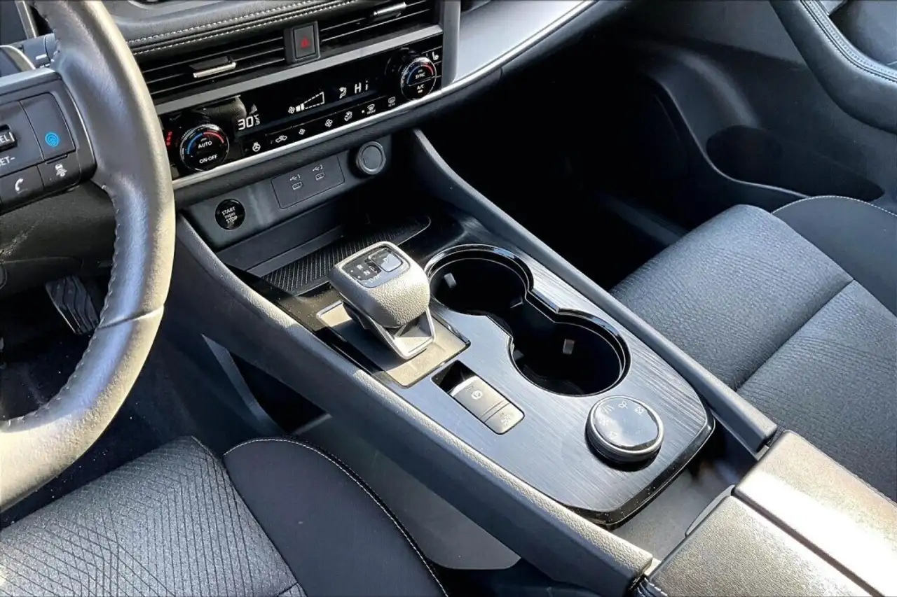 Nissan Rogue снимка Nissan Rogue