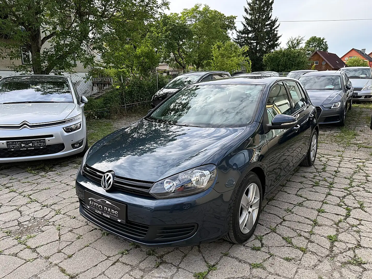 Volkswagen Golf 2,0 TDI -SEHR GEPFLEGT-1/3 ZINSFREI FINANZIERUNG Blau - 1