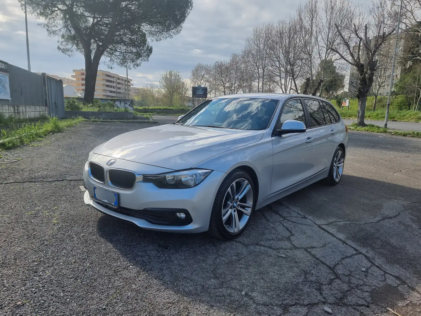 BMW 318 318d Touring Business Advantage auto Zilver - 1