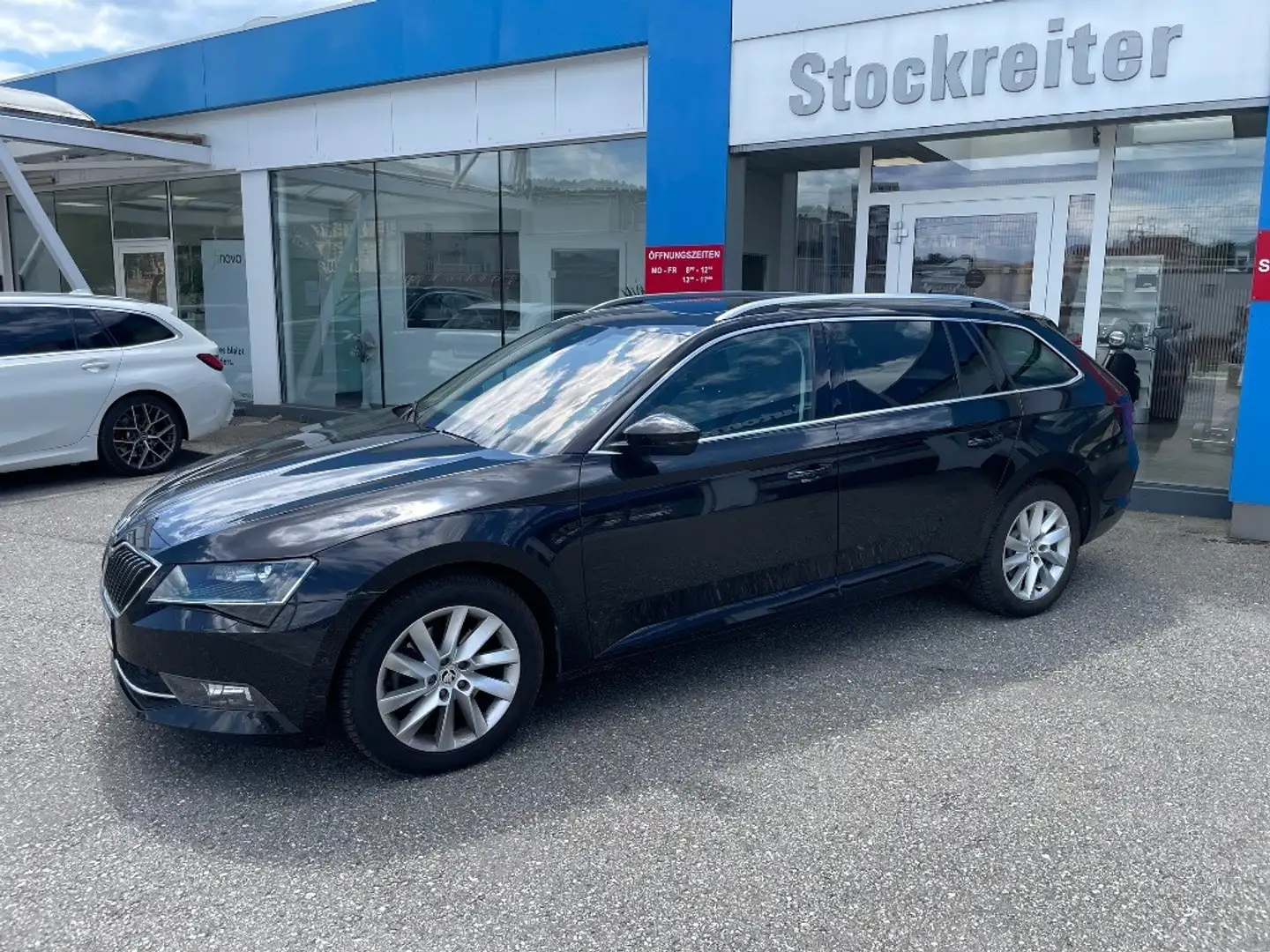 Skoda Superb 1,6 TDI Style DSG*XENON*LEDER*PANO*AHK Schwarz - 2