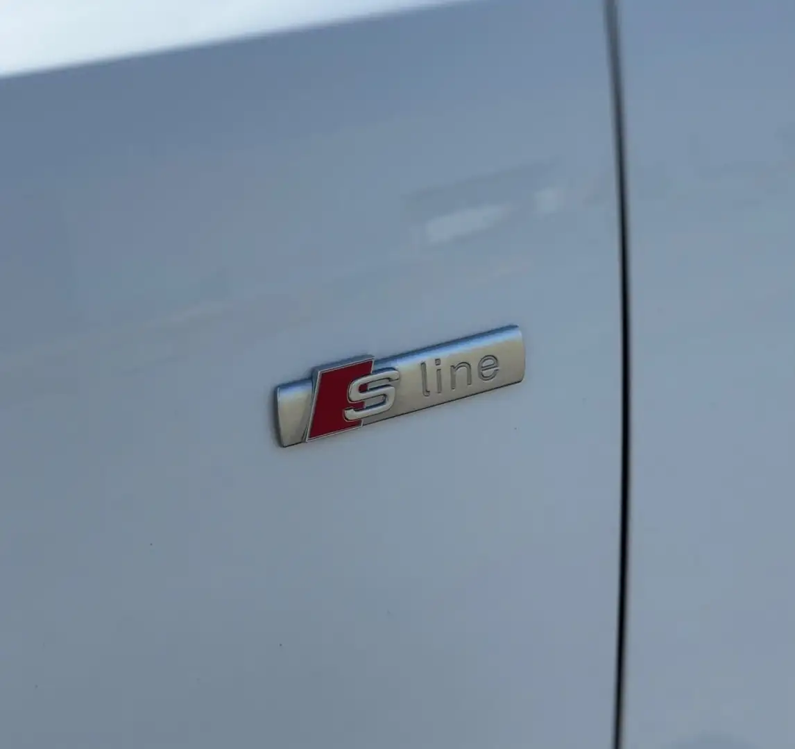 Audi Q5 S-Line+ Magnetic R. Pano Navi Keyless 20" Ahk Weiß - 2