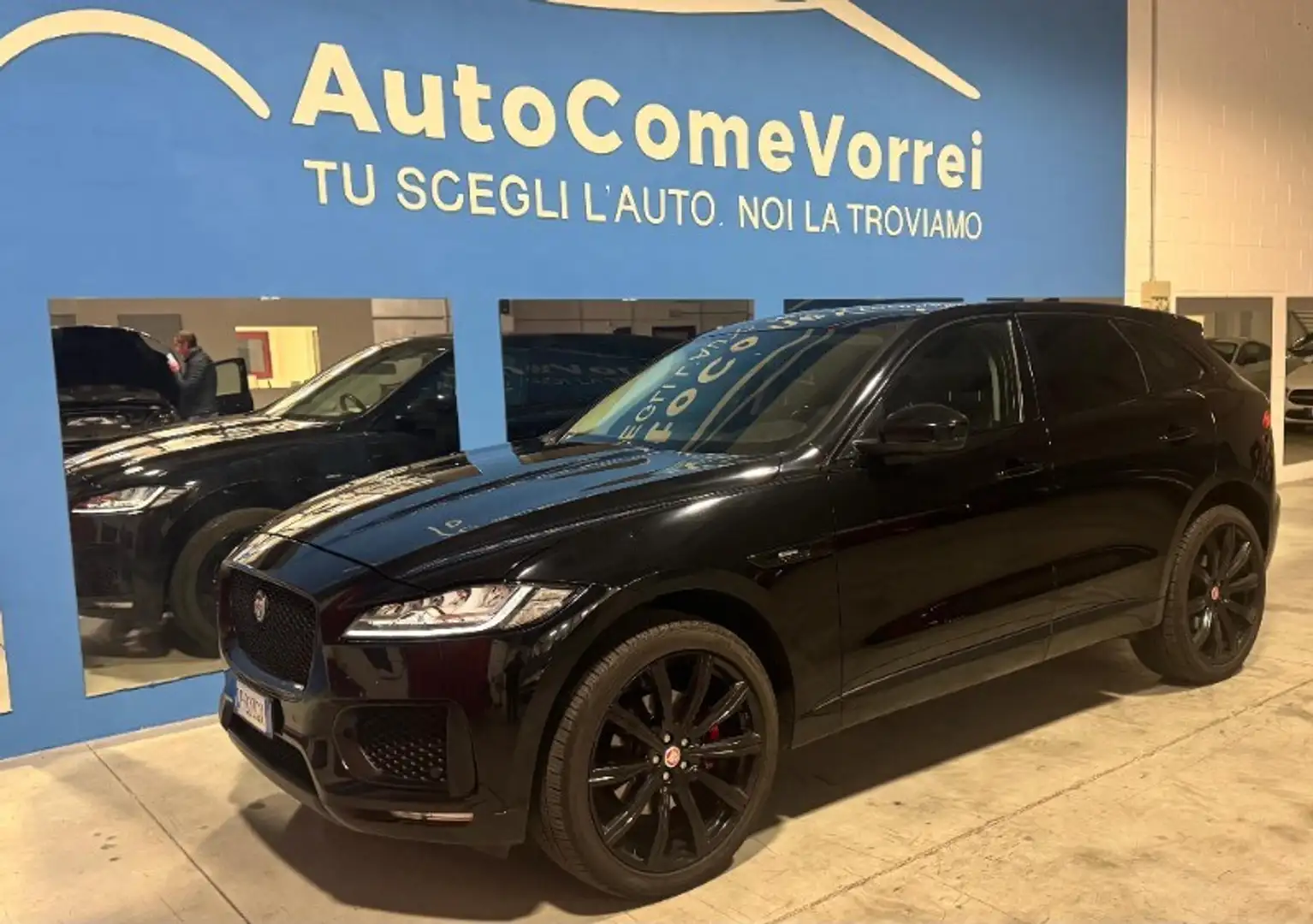 Jaguar F-Pace F-Pace 3.0 D V6 300 CV AWD aut. R-Sport Nero - 1
