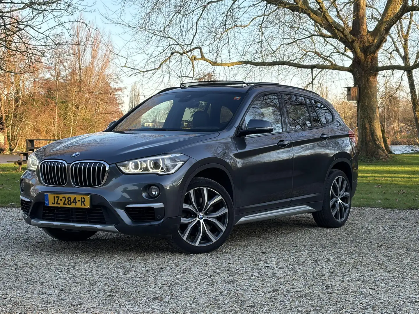 BMW X1 2.0i Automaat High Exe *1e Eig, Pano, Leer, Led* Gris - 1