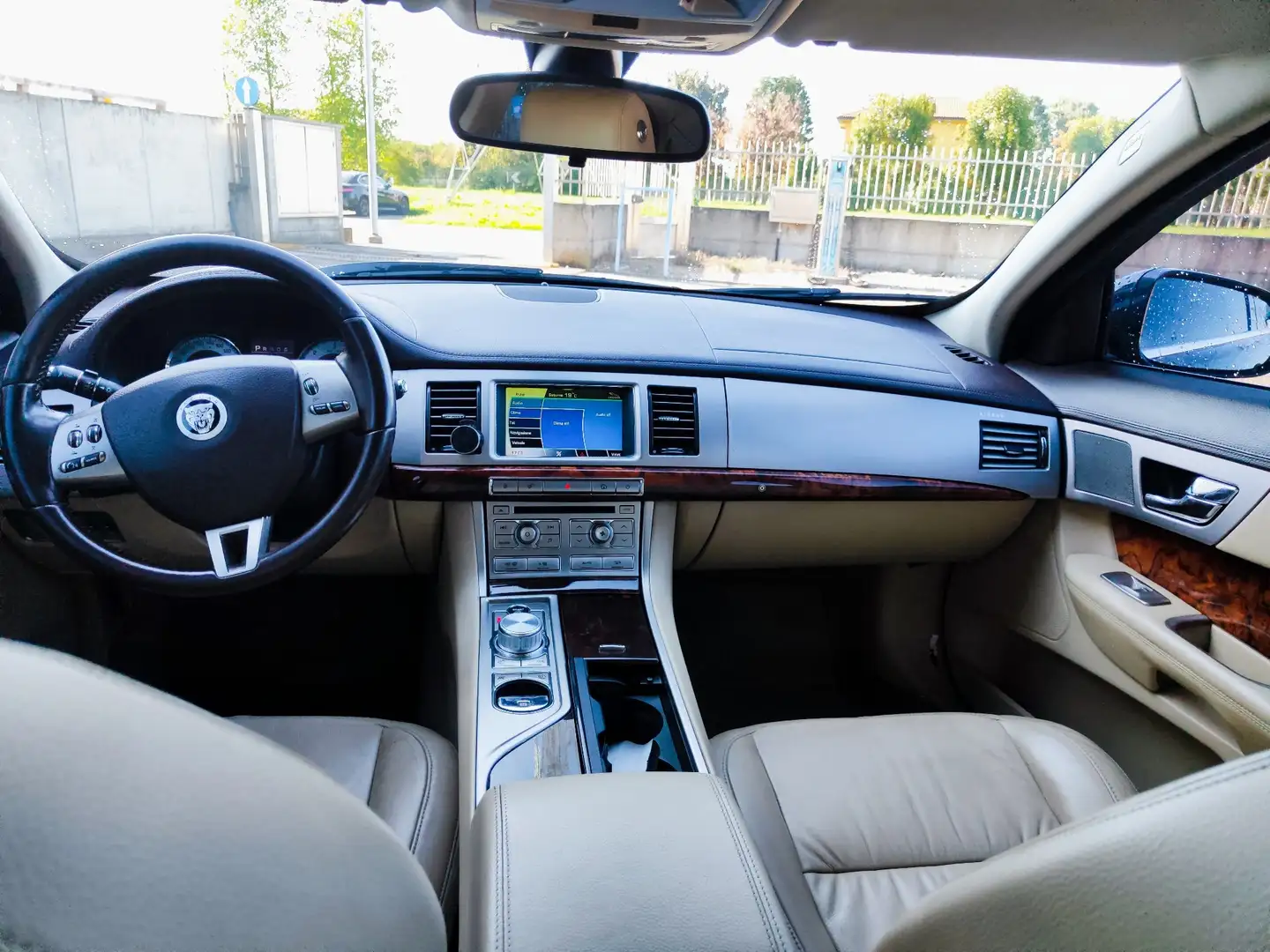 Jaguar XF 3.0d V6 Premium Luxury auto - 2