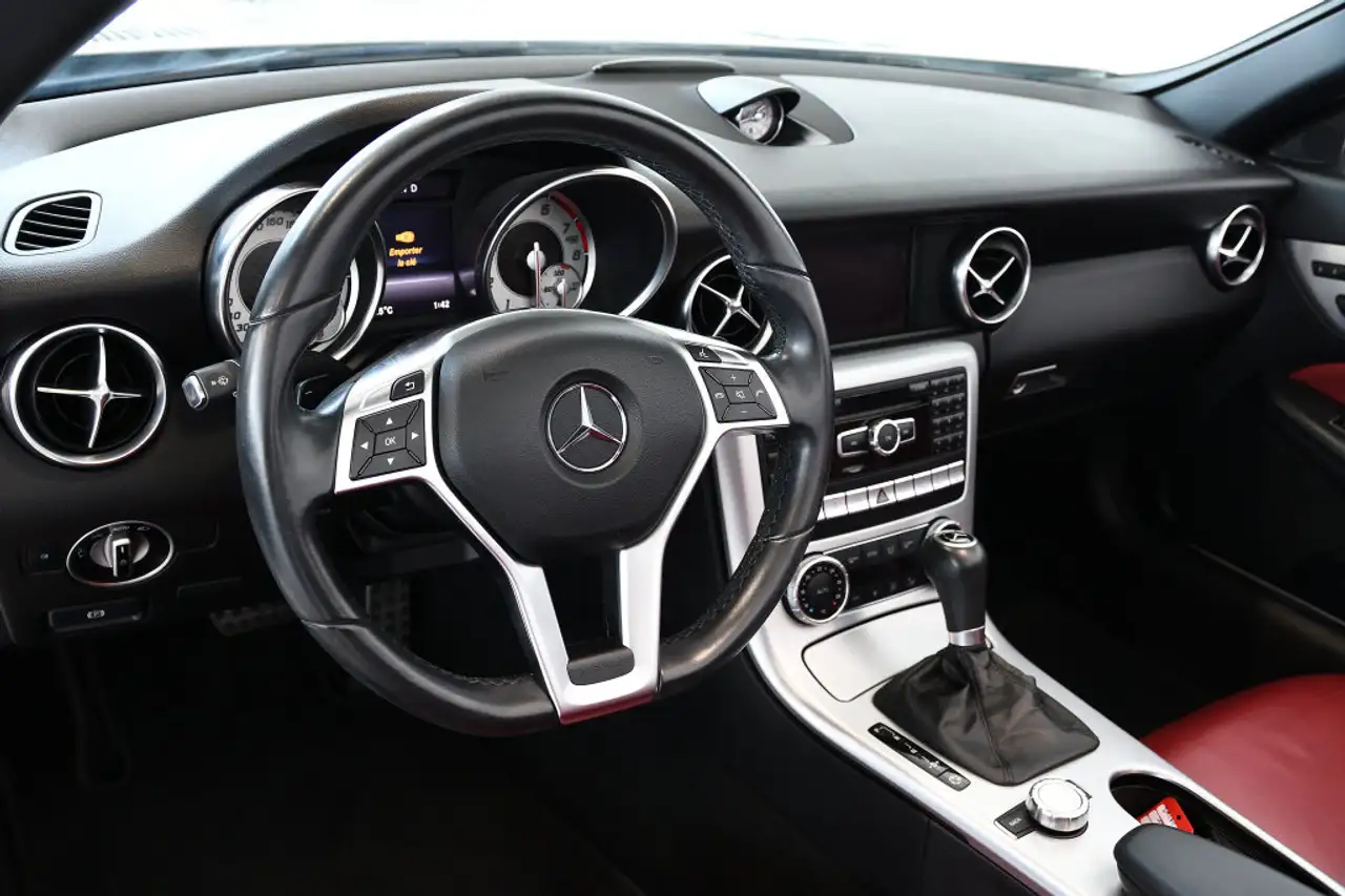 Mercedes-Benz SLK снимка Mercedes-Benz SLK