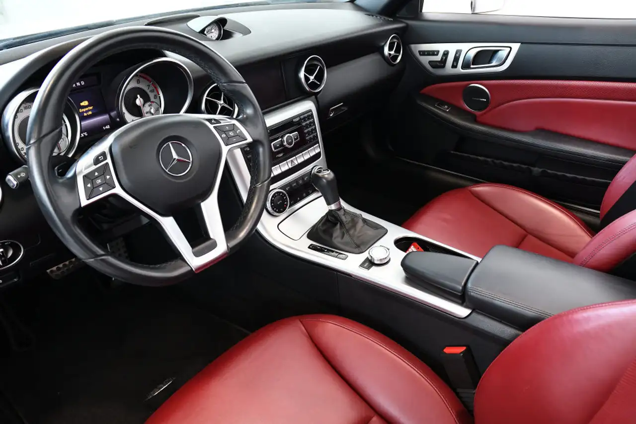 Mercedes-Benz SLK снимка Mercedes-Benz SLK