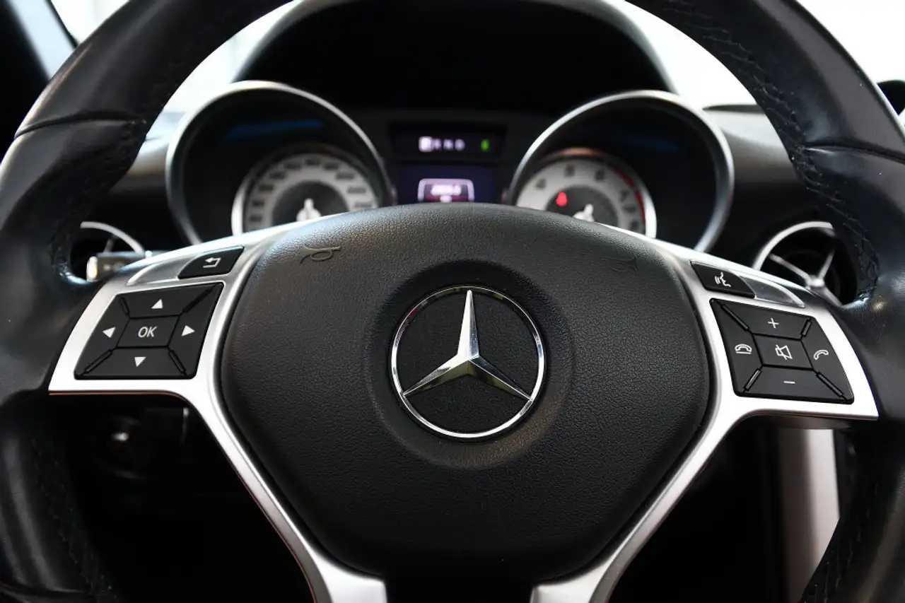 Mercedes-Benz SLK снимка Mercedes-Benz SLK