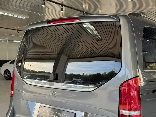 Mercedes-Benz V-Class view 9