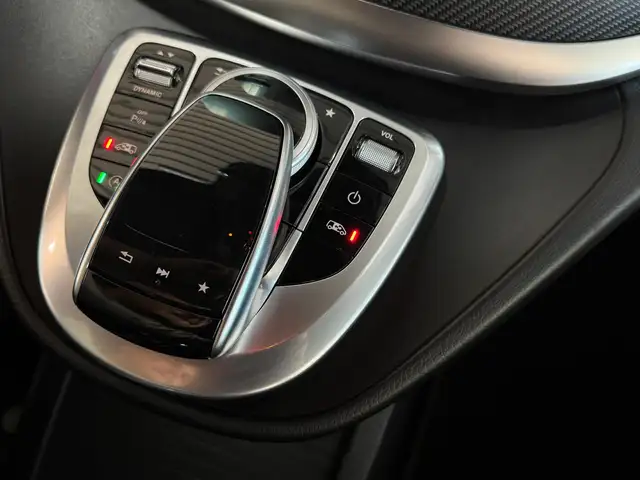 Mercedes-Benz V-Class view 29