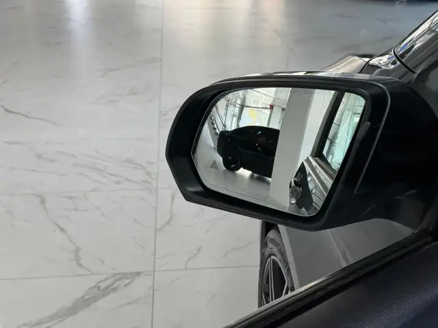 Mercedes-Benz V-Class view 11