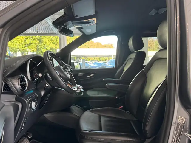 Mercedes-Benz V-Class view 13