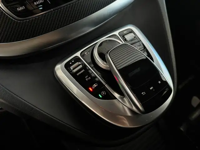 Mercedes-Benz V-Class view 28