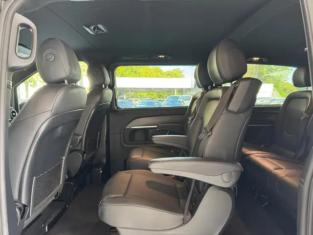 Mercedes-Benz V-Class view 14