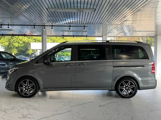 Mercedes-Benz V-Class view 3