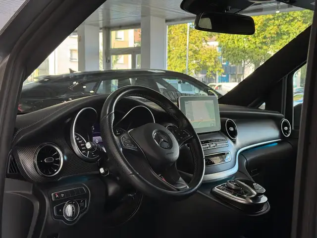 Mercedes-Benz V-Class view 20