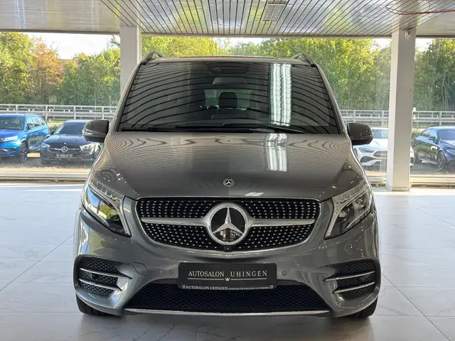 Mercedes-Benz V-Class view 2