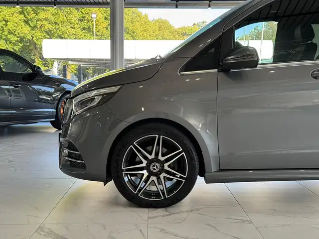Mercedes-Benz V-Class view 4
