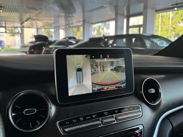 Mercedes-Benz V-Class view 24