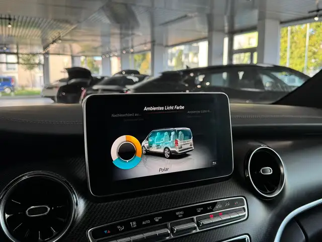 Mercedes-Benz V-Class view 25