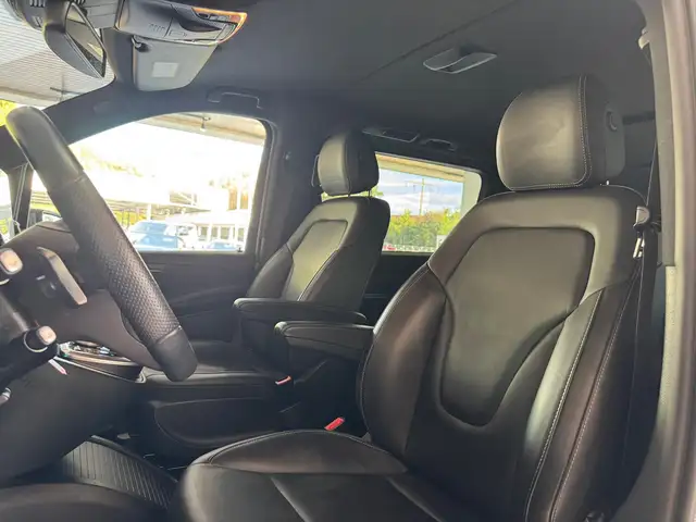 Mercedes-Benz V-Class view 21