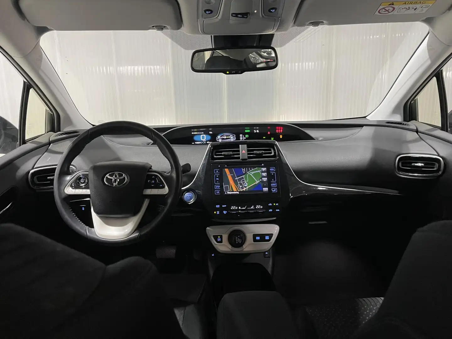 Toyota Prius 1.8 Dynamic | NL-Auto | Navi | Camera | Grijs - 2