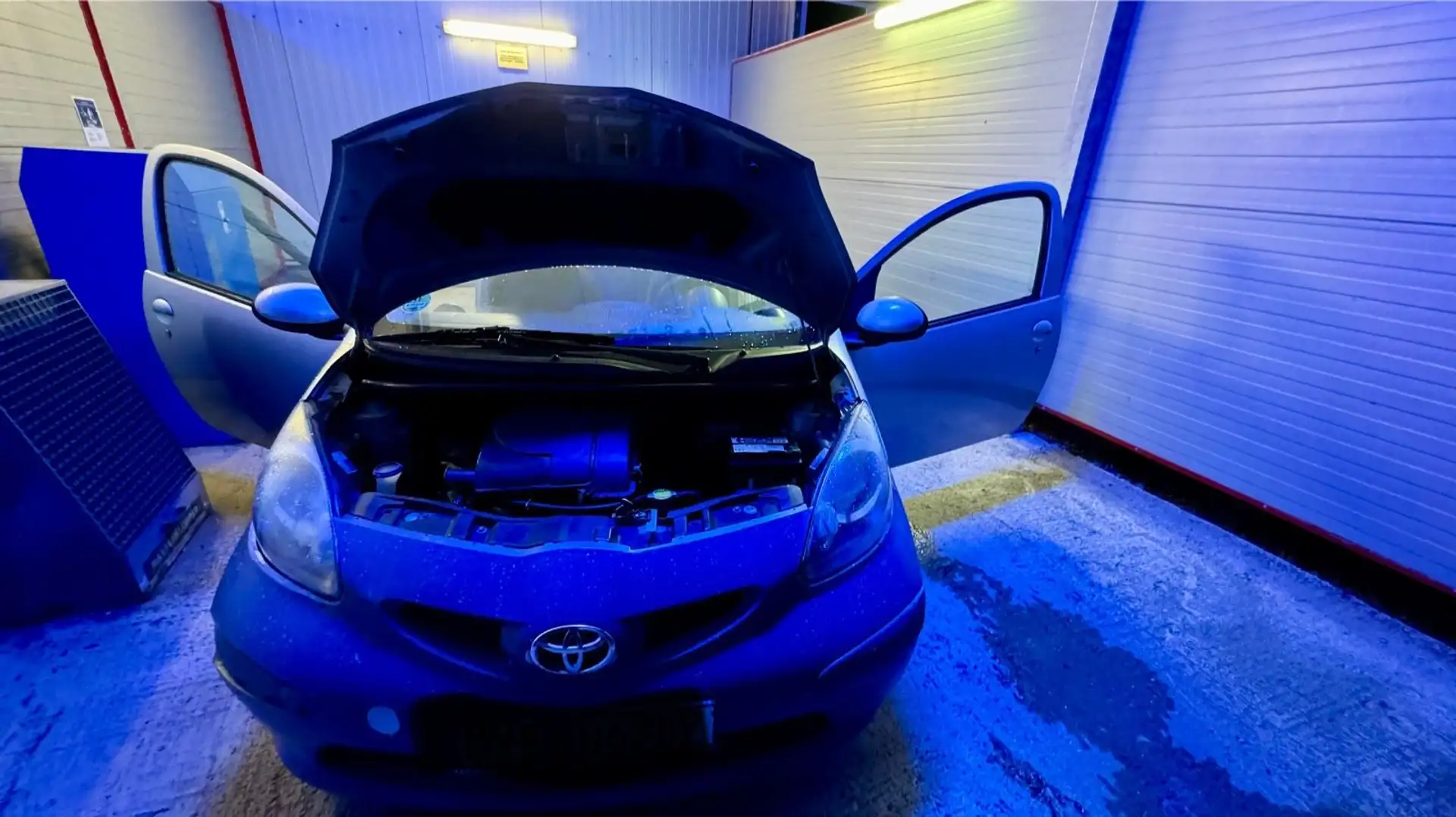Toyota Aygo AYGO City neueAWReifen+Batt.+TÜVneu FestP!! Argento - 2