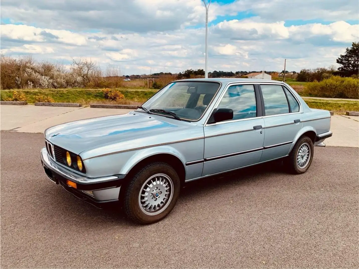 BMW 323 Argent - 1