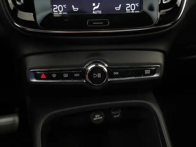 Volvo XC40 view 12