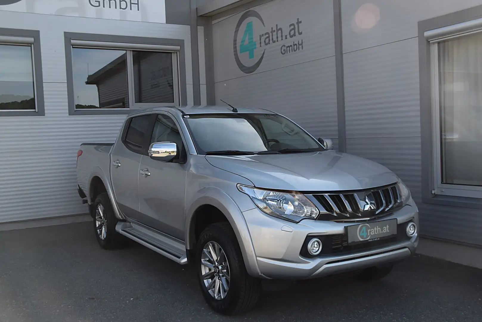 Mitsubishi L200 L 200 2.4 DI-D Plus Doppelkabine 4WD Silber - 1