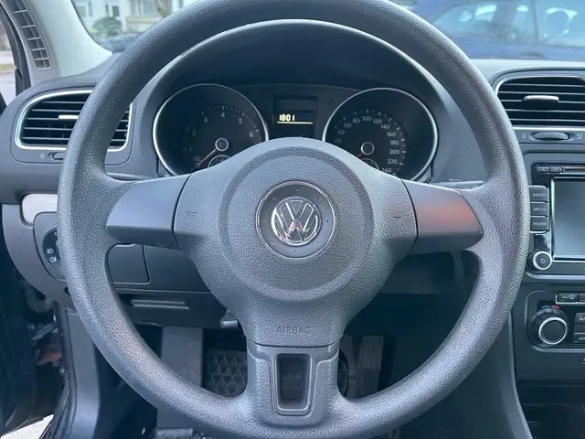 Volkswagen Golf view 9