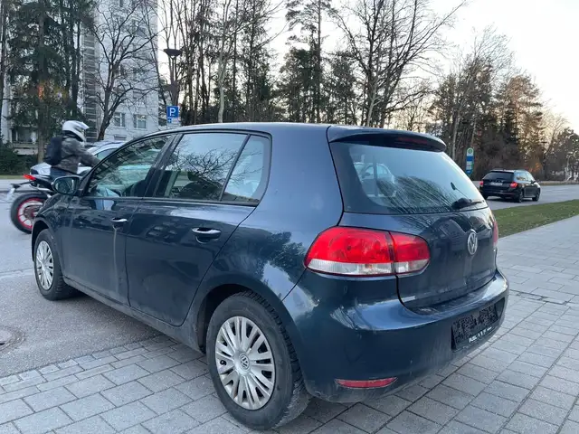 Volkswagen Golf view 3