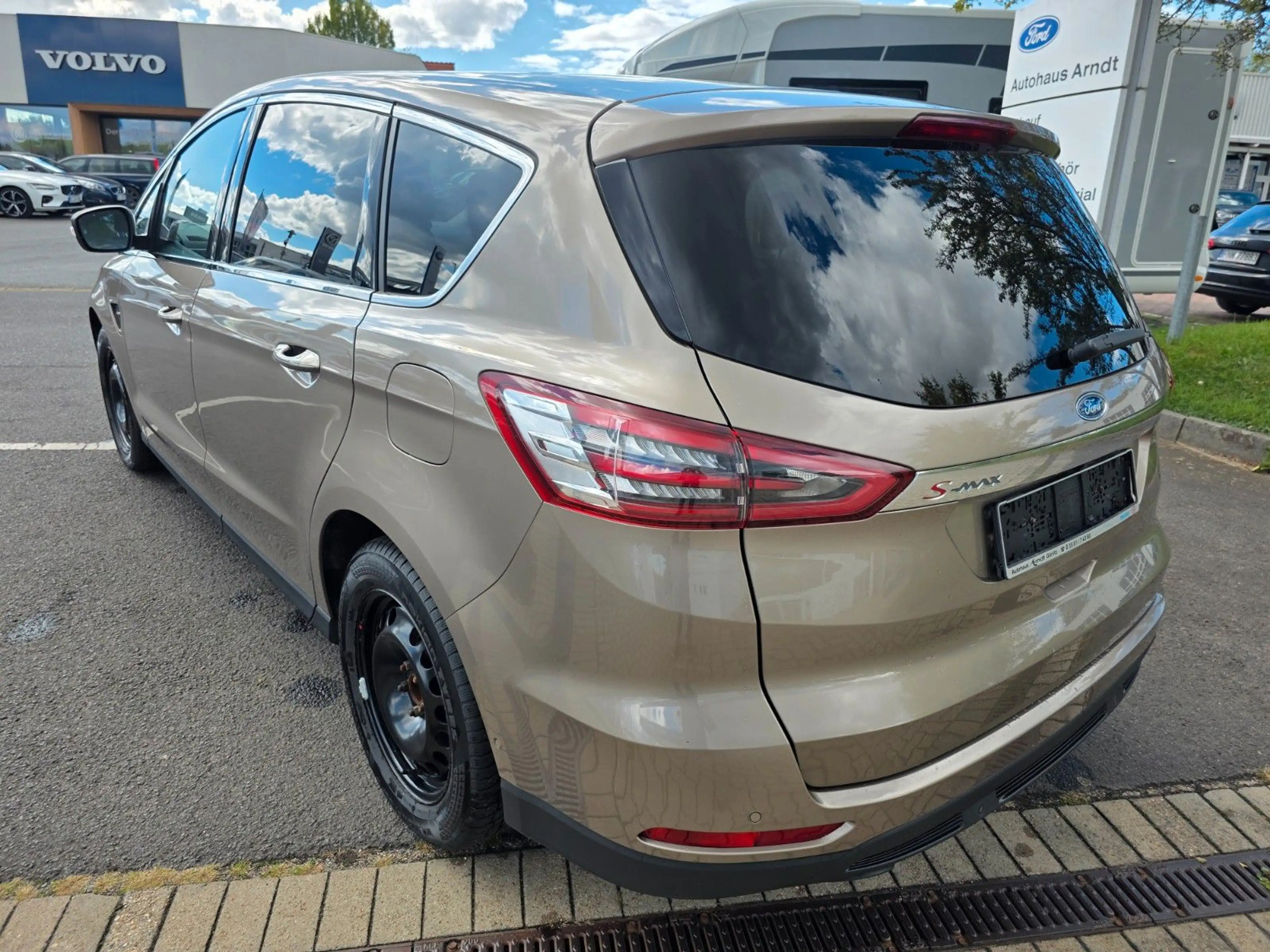 Ford S-Max Titanium — photo 7