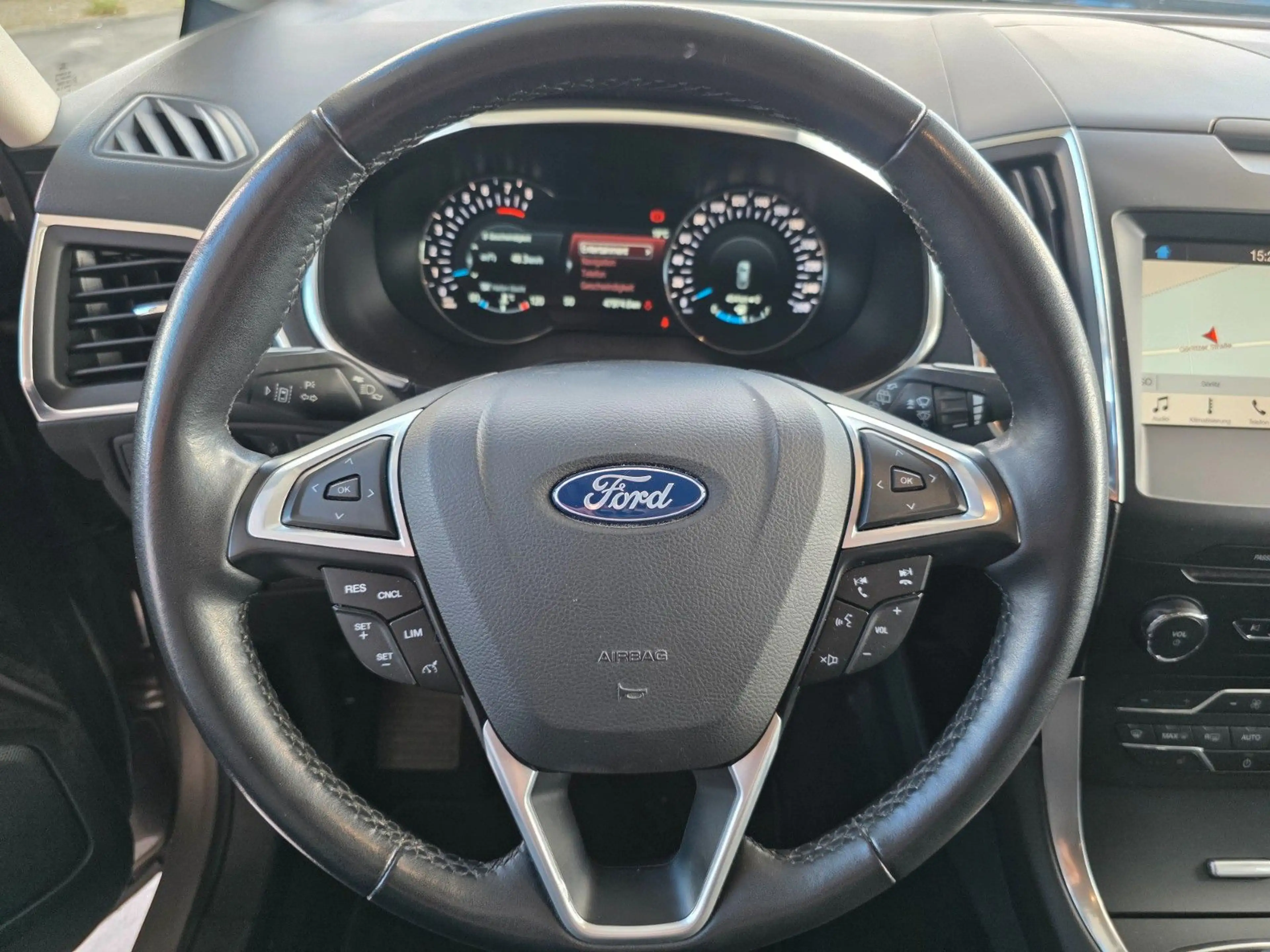 Ford S-Max Titanium — photo 10