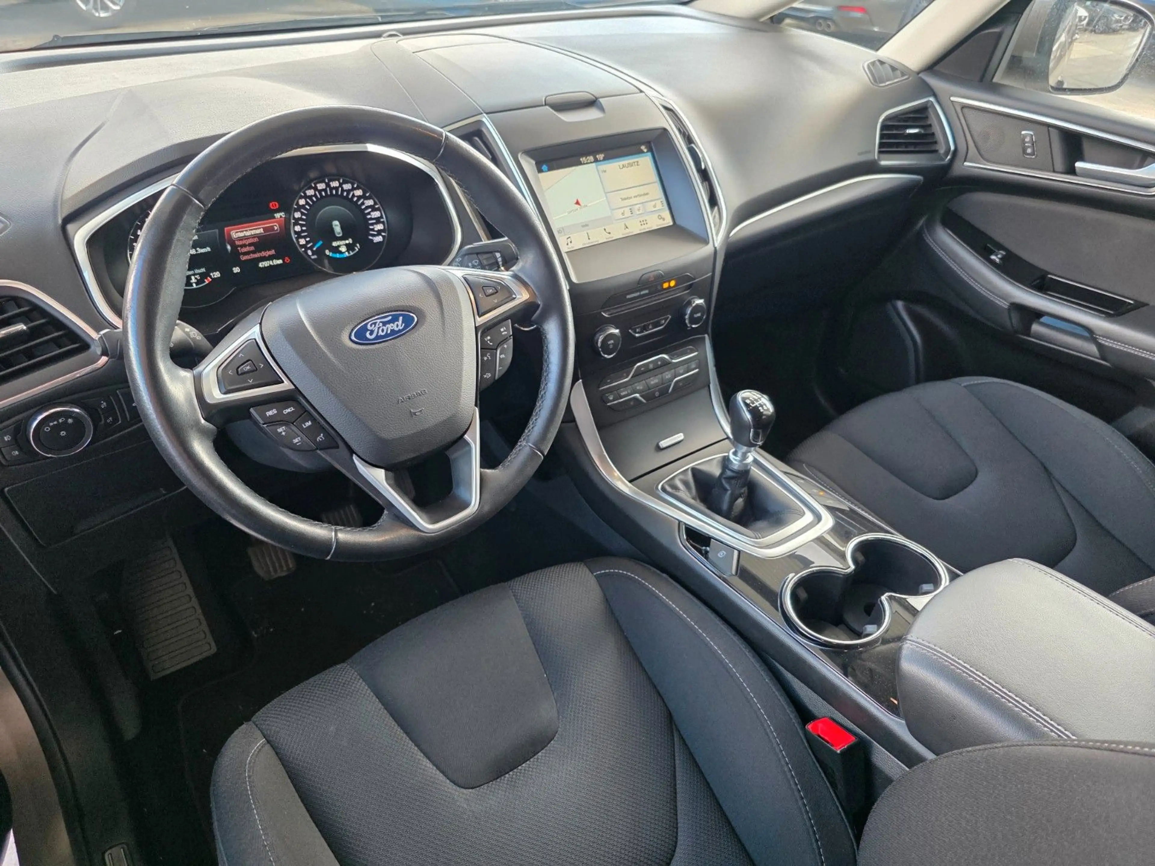 Ford S-Max Titanium — photo 9