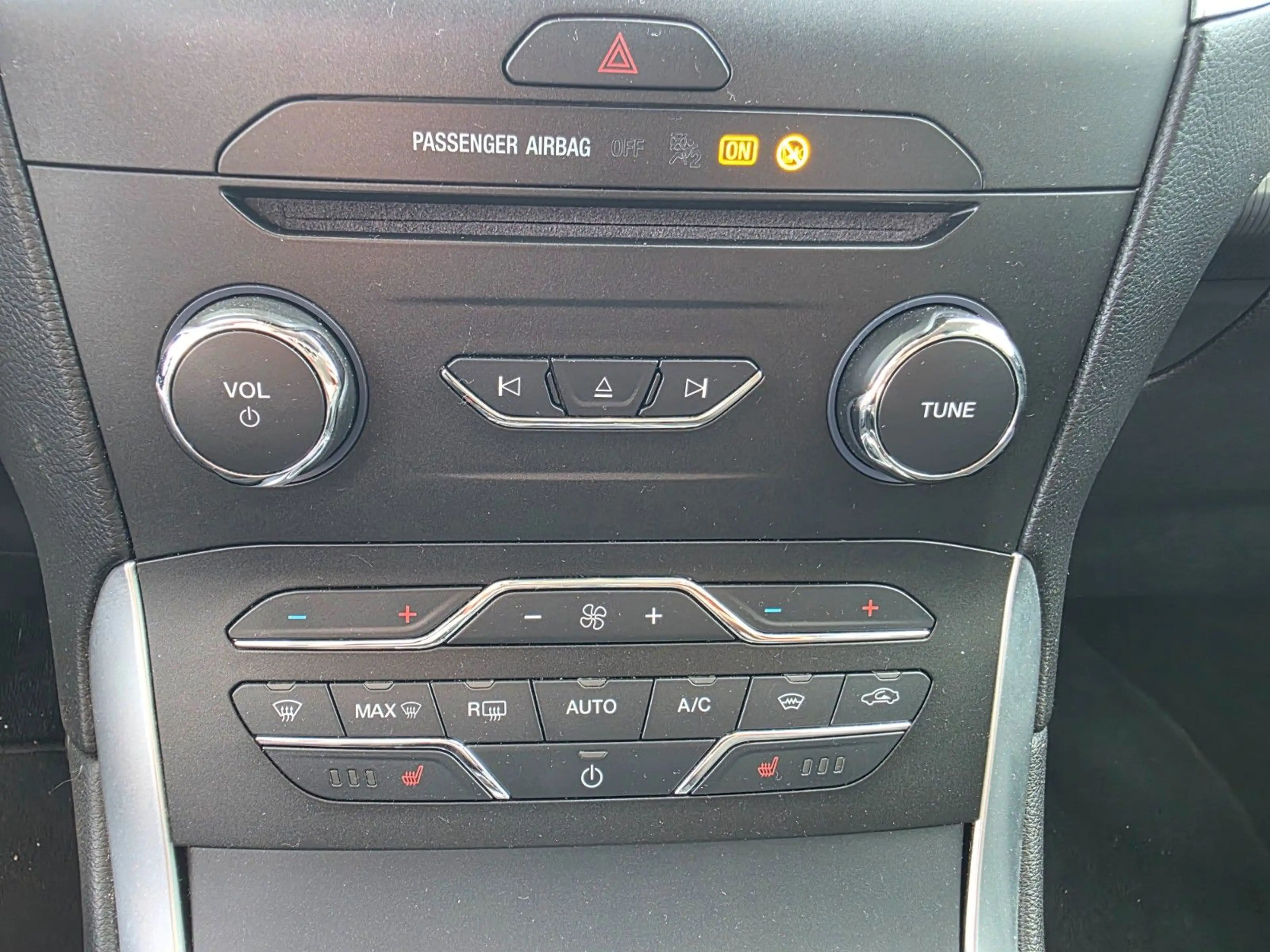 Ford S-Max Titanium — photo 14