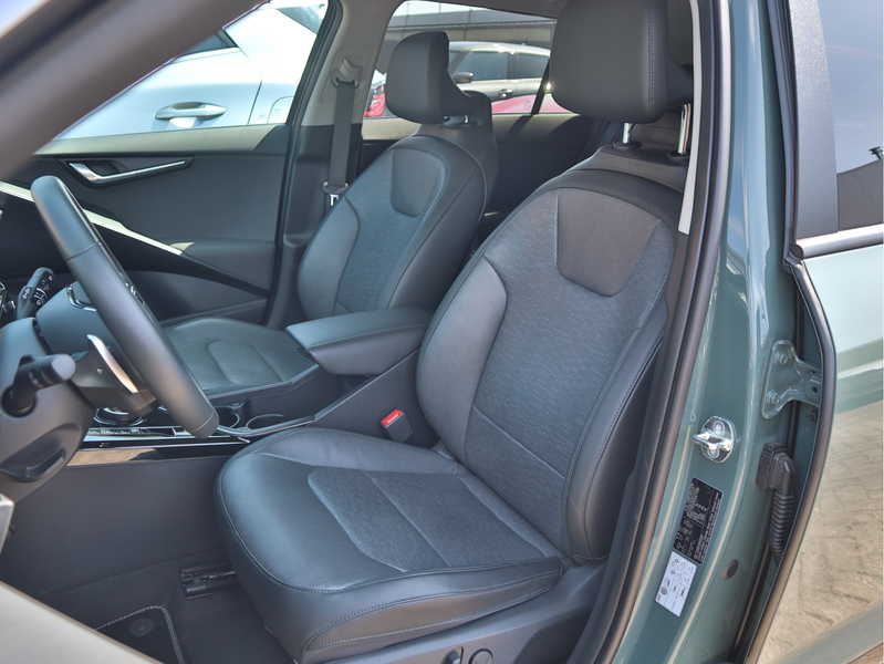 Kia e-Niro EV ExecutiveLine 64.8 kWh | Navigatie | Leder | St — photo 21