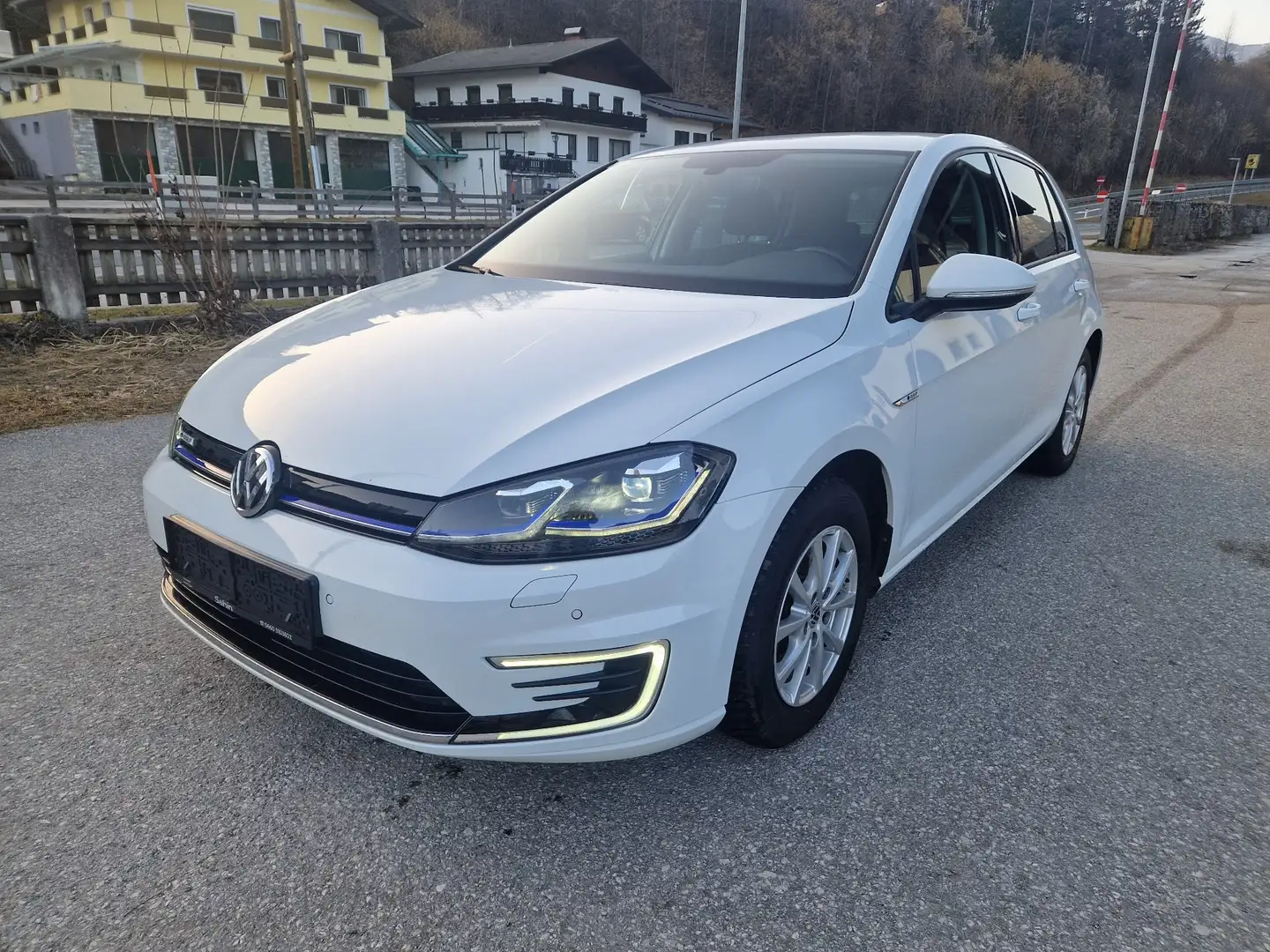 Volkswagen Golf e-Golf Weiß - 1