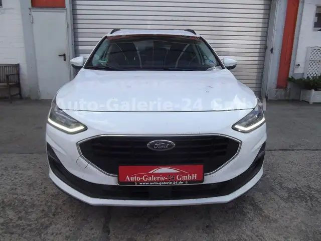 Ford Focus view 3