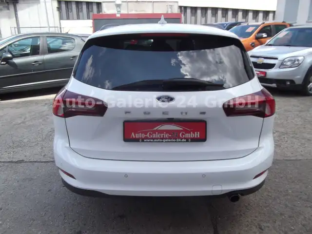 Ford Focus view 6